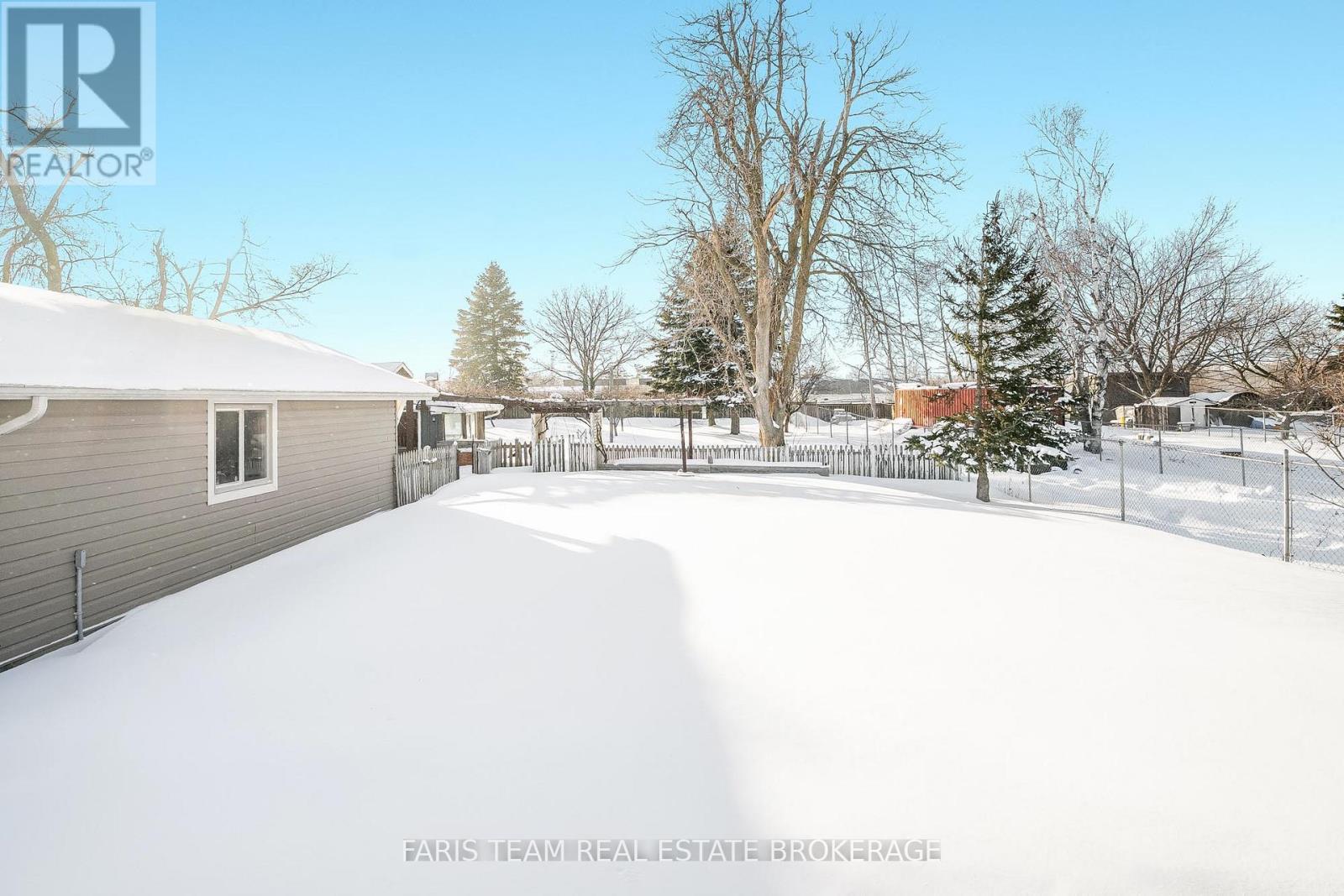 6950 Yonge Street, Innisfil, ON - Outdoor
