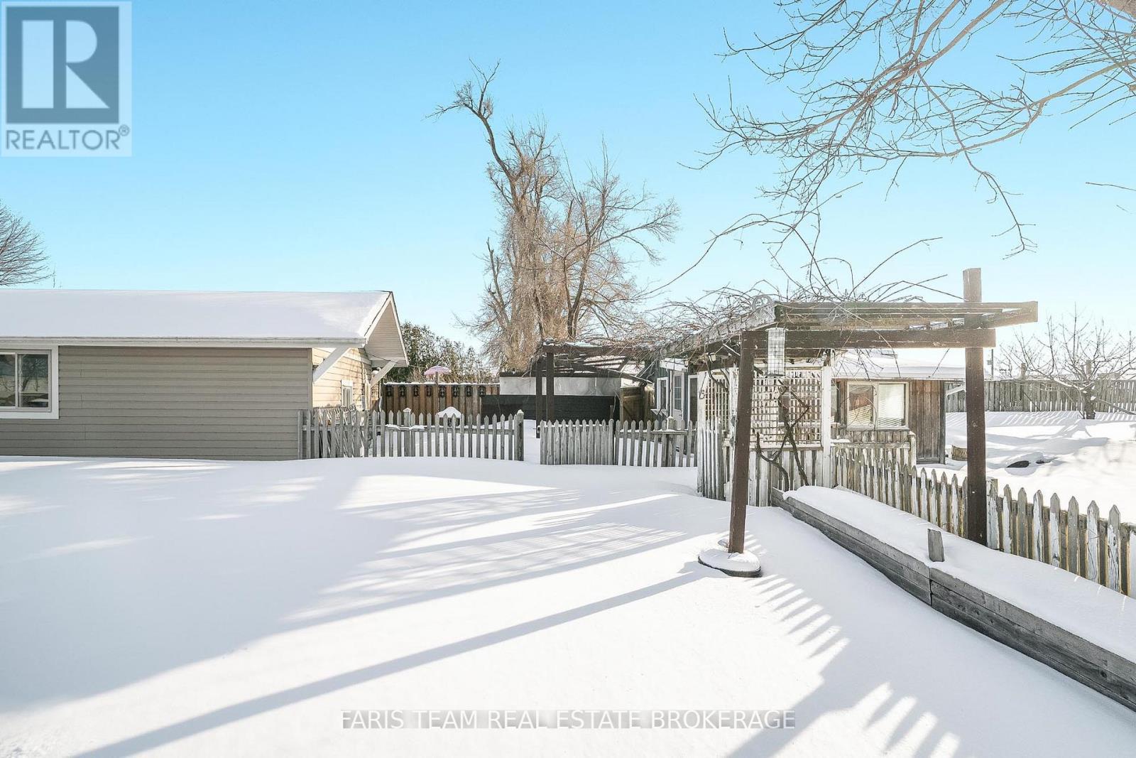 6950 Yonge Street, Innisfil, ON - Outdoor