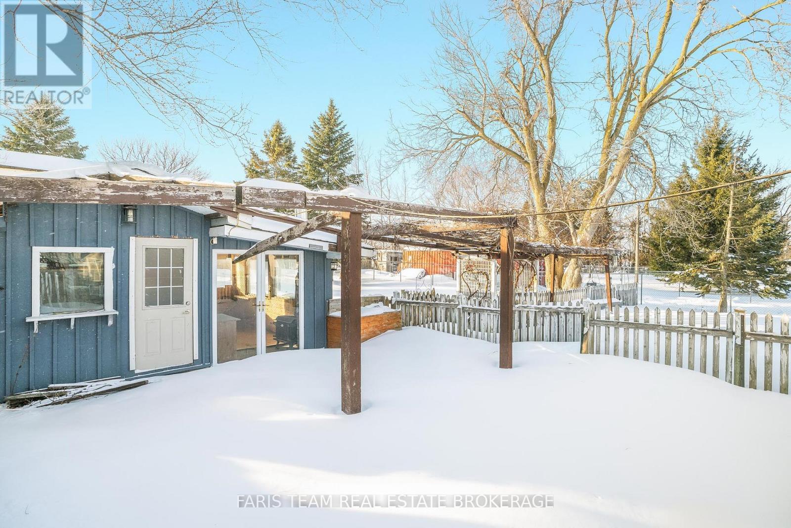 6950 Yonge Street, Innisfil, ON - Outdoor