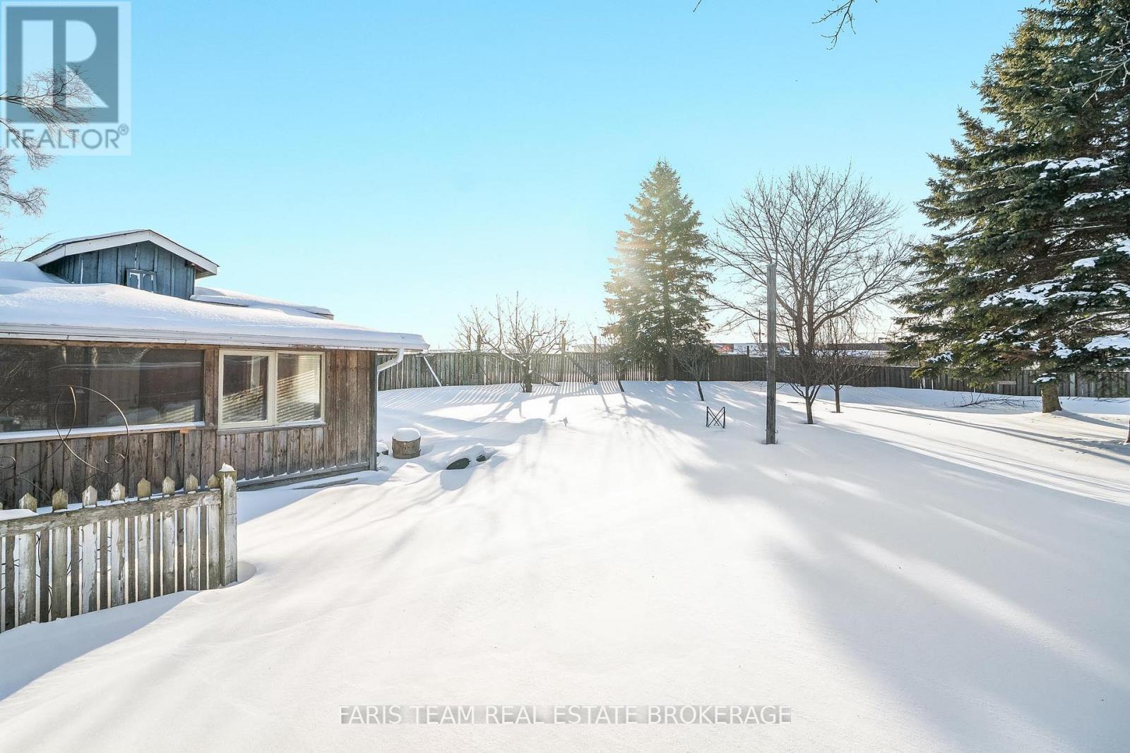 6950 Yonge Street, Innisfil, ON - Outdoor