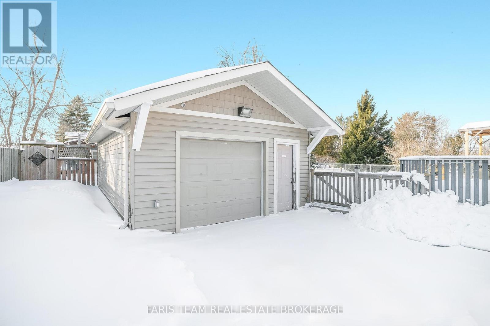 6950 Yonge Street, Innisfil, ON - Outdoor With Exterior