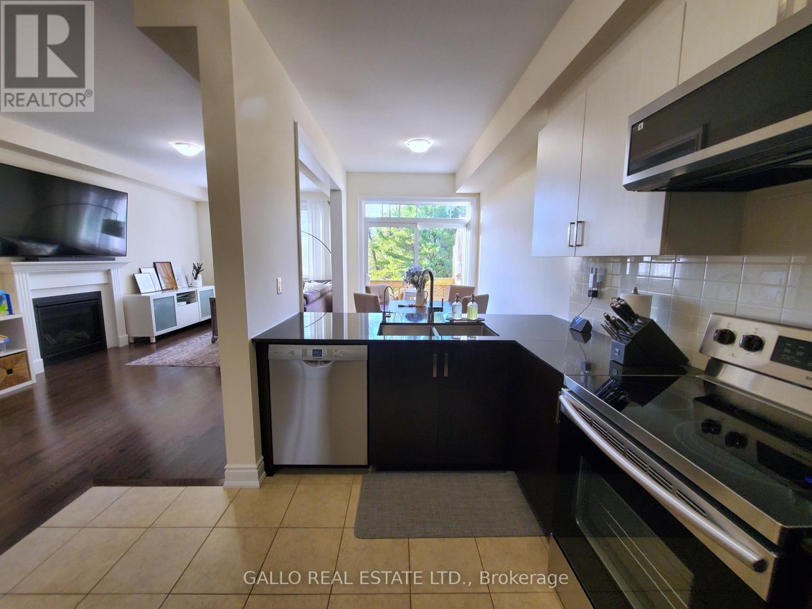 124 Countryman Road, East Gwillimbury, ON - Indoor Photo Showing Kitchen With Stainless Steel Kitchen