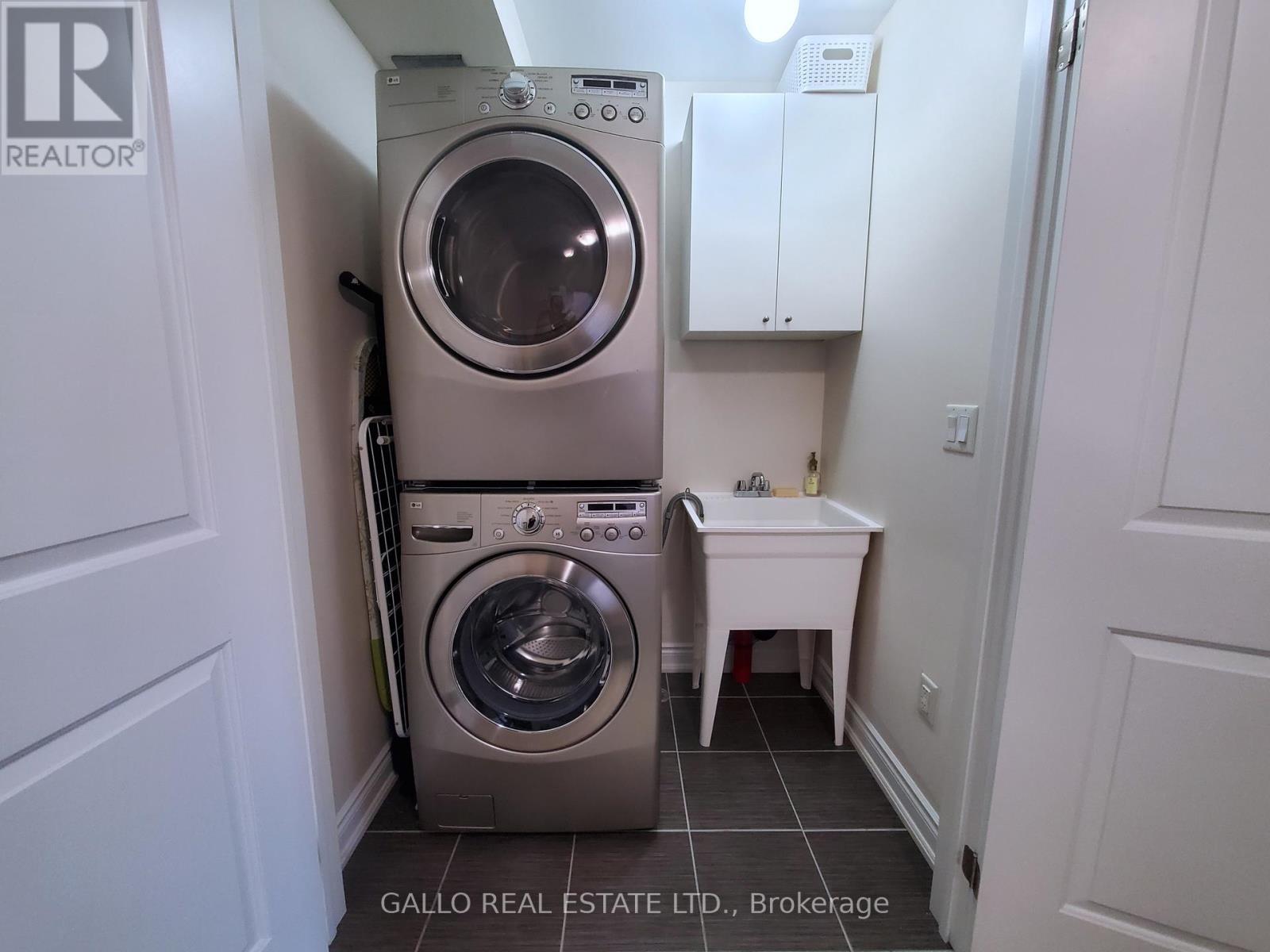 124 Countryman Road, East Gwillimbury, ON - Indoor Photo Showing Laundry Room