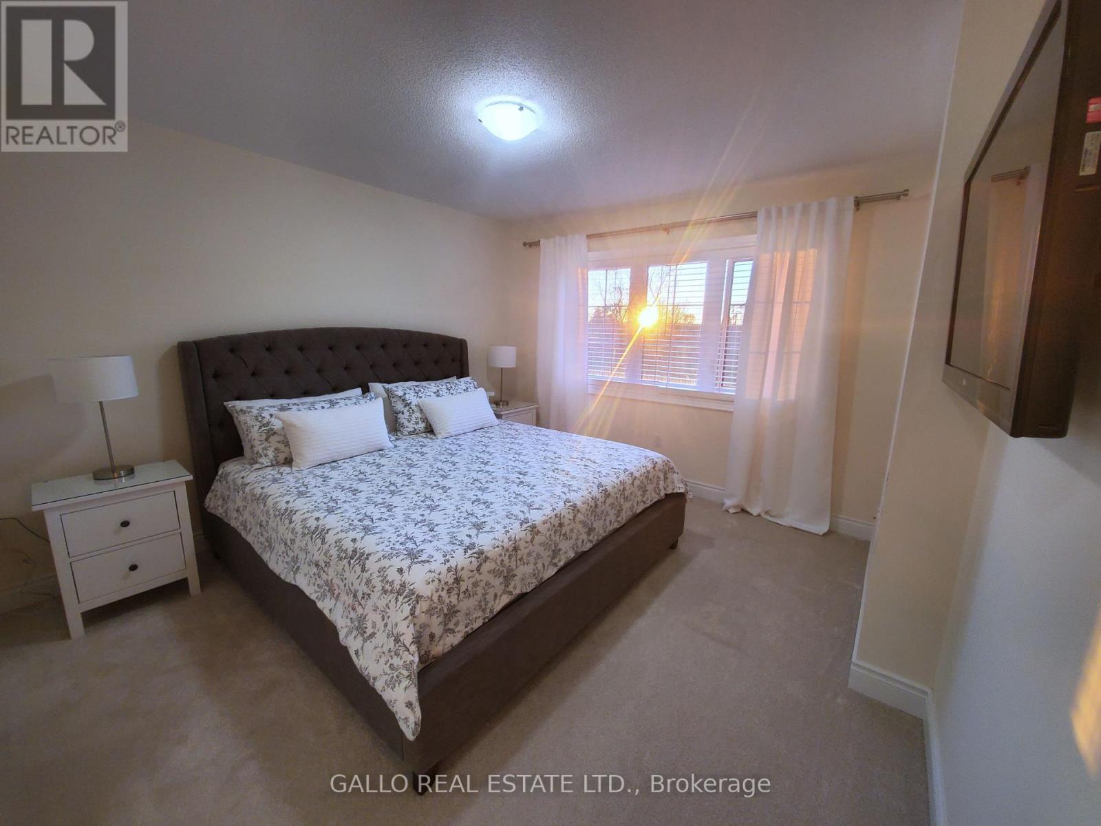 124 Countryman Road, East Gwillimbury, ON - Indoor Photo Showing Bedroom