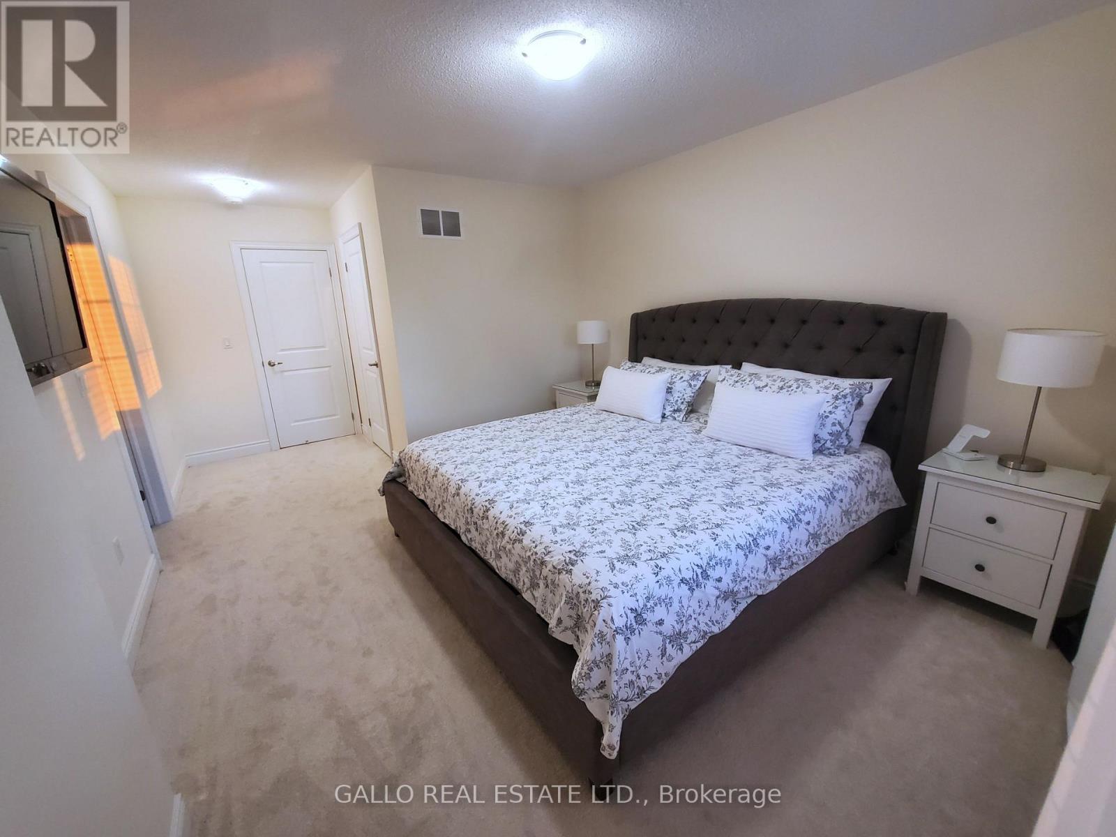 124 Countryman Road, East Gwillimbury, ON - Indoor Photo Showing Bedroom