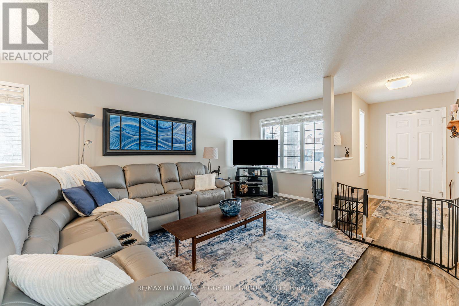 53 Butternut Drive, Barrie, ON - Indoor Photo Showing Living Room