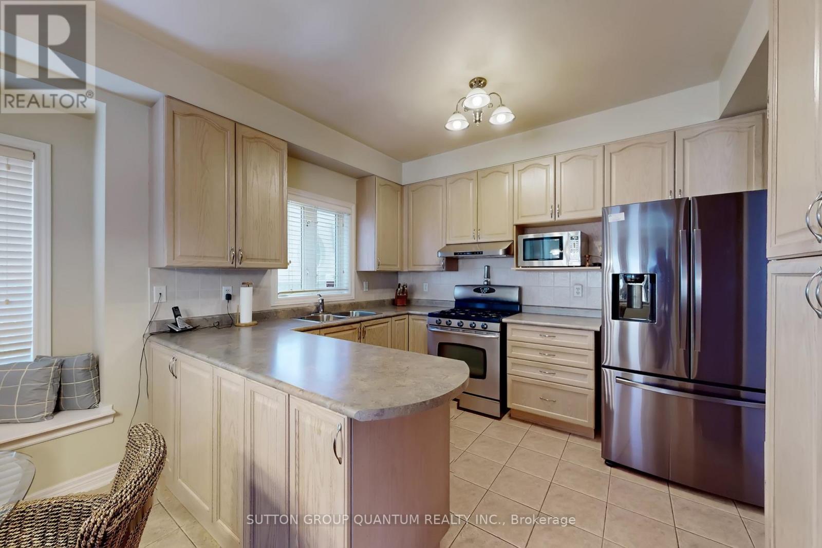 1238 Agram Drive, Oakville, ON - Indoor Photo Showing Kitchen With Double Sink