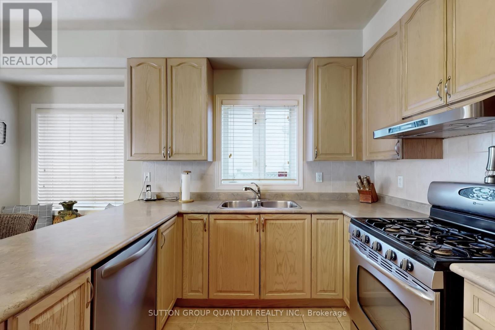 1238 Agram Drive, Oakville, ON - Indoor Photo Showing Kitchen With Double Sink