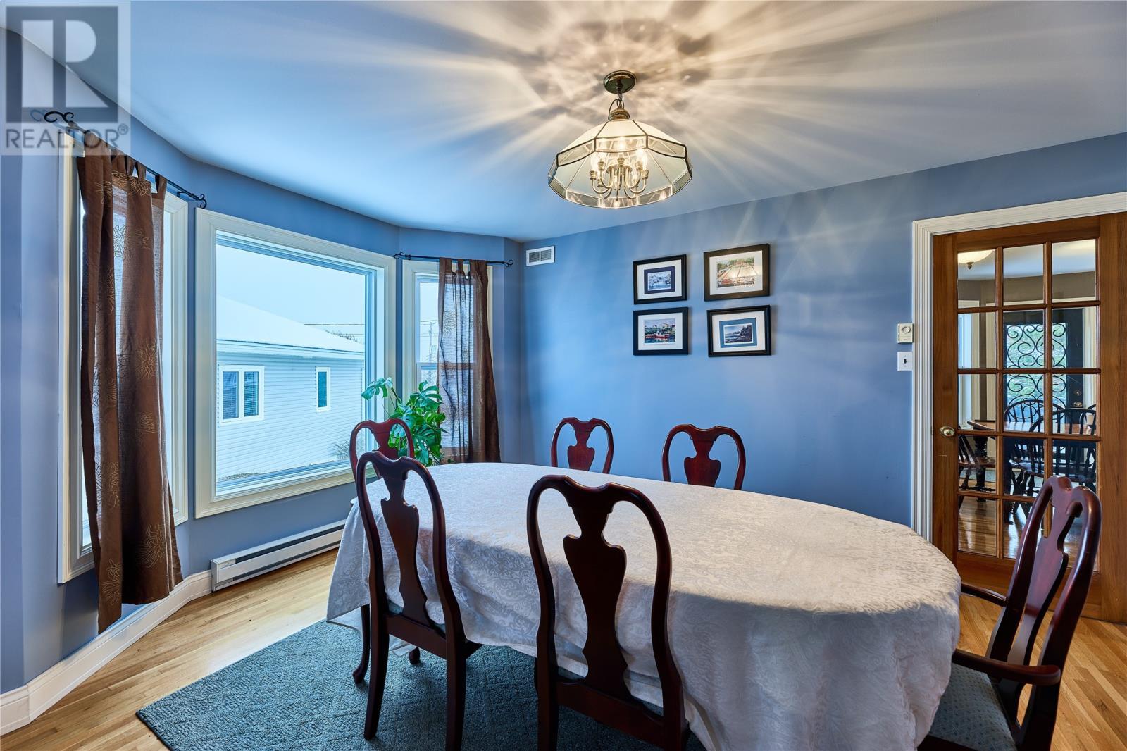 8 Roddickton Place, St. John'S, NL - Indoor Photo Showing Dining Room