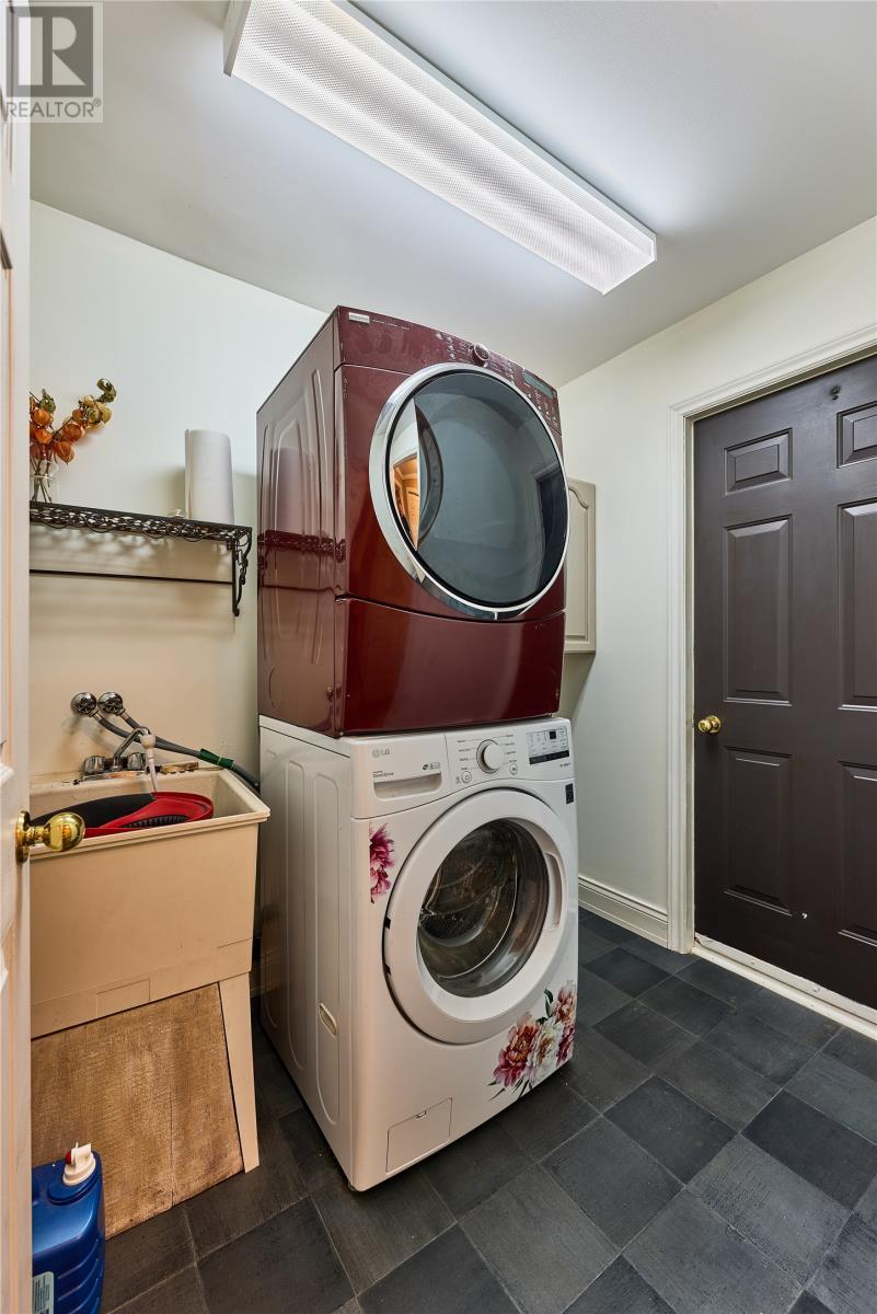 8 Roddickton Place, St. John'S, NL - Indoor Photo Showing Laundry Room