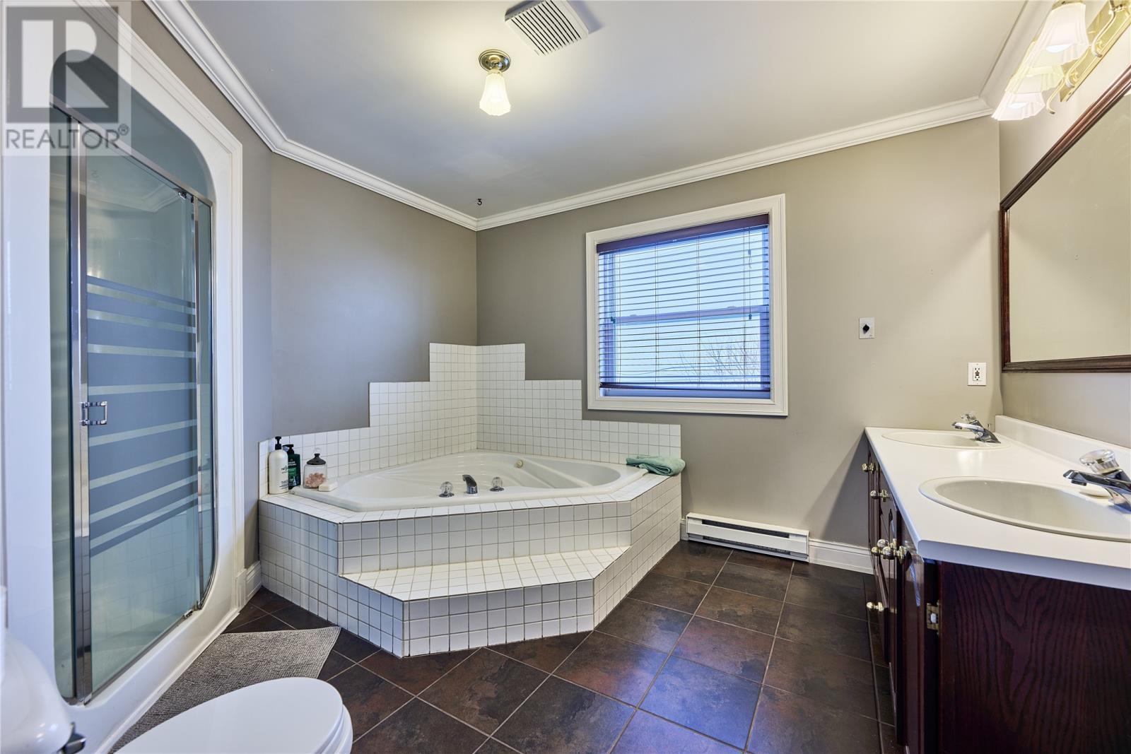 8 Roddickton Place, St. John'S, NL - Indoor Photo Showing Bathroom