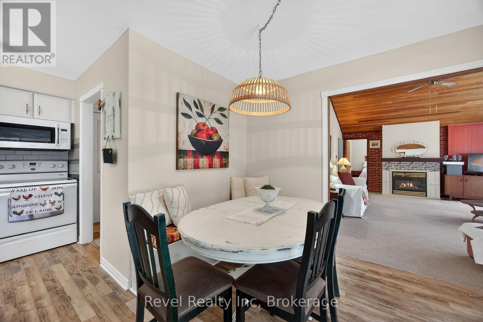 8 Manitou Crescent, Tiny, ON - Indoor Photo Showing Dining Room