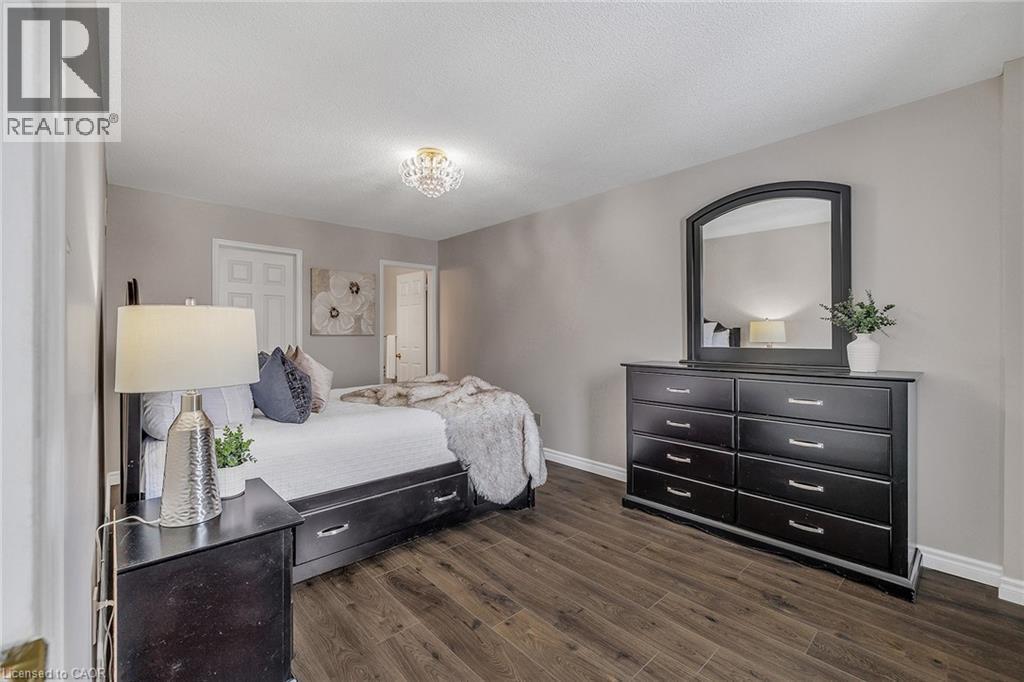 3390 Columbine Crescent, Mississauga, ON - Indoor Photo Showing Bedroom