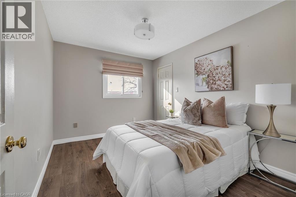 3390 Columbine Crescent, Mississauga, ON - Indoor Photo Showing Bedroom