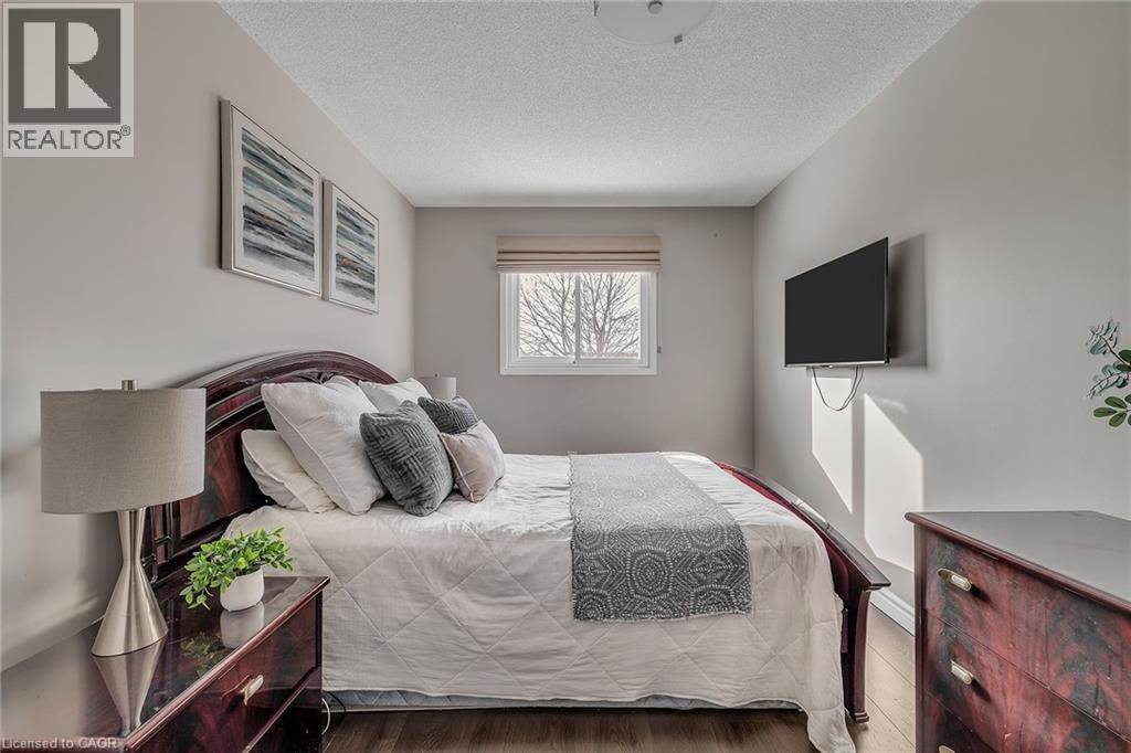 3390 Columbine Crescent, Mississauga, ON - Indoor Photo Showing Bedroom