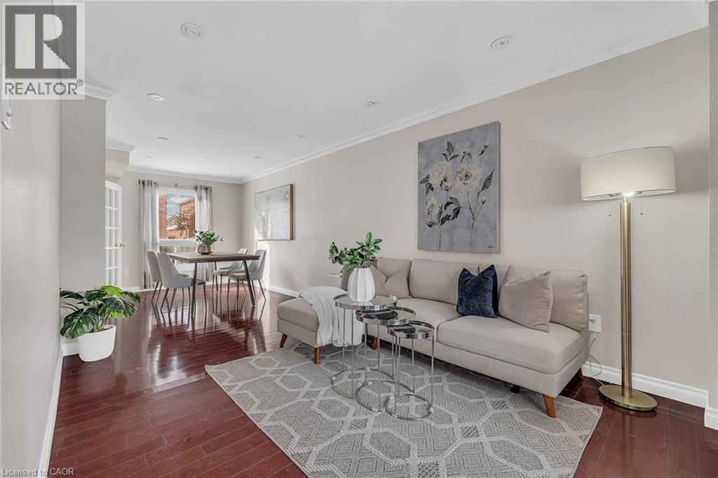 3390 Columbine Crescent, Mississauga, ON - Indoor Photo Showing Living Room