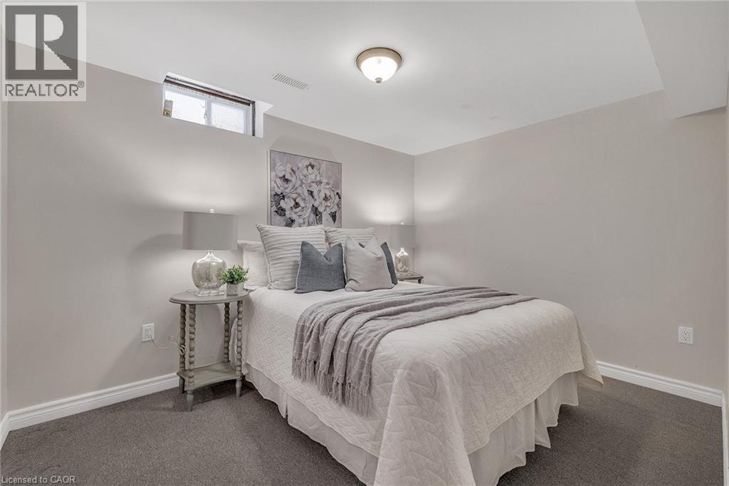 3390 Columbine Crescent, Mississauga, ON - Indoor Photo Showing Bedroom