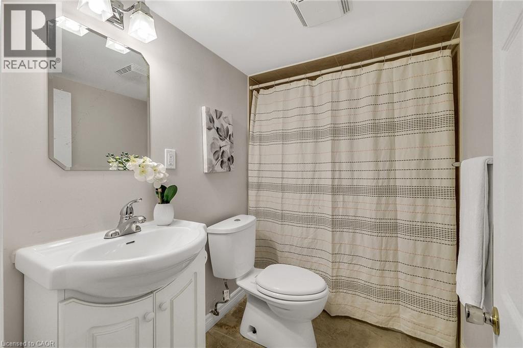 3390 Columbine Crescent, Mississauga, ON - Indoor Photo Showing Bathroom