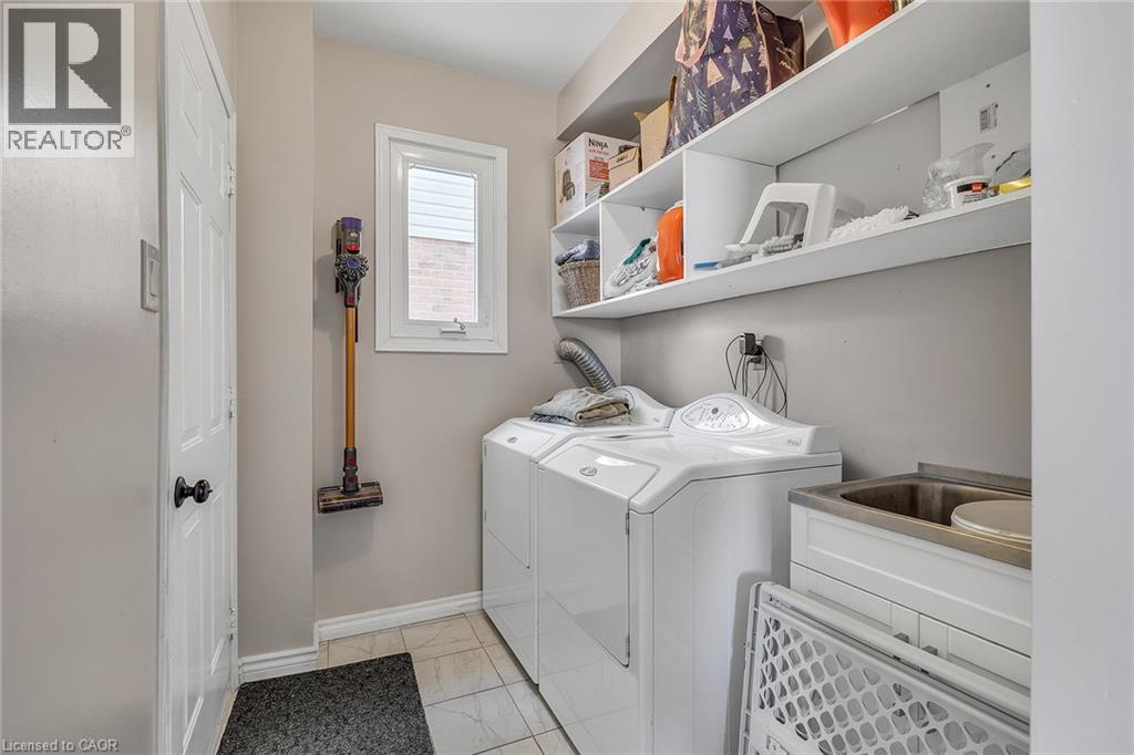 3390 Columbine Crescent, Mississauga, ON - Indoor Photo Showing Laundry Room