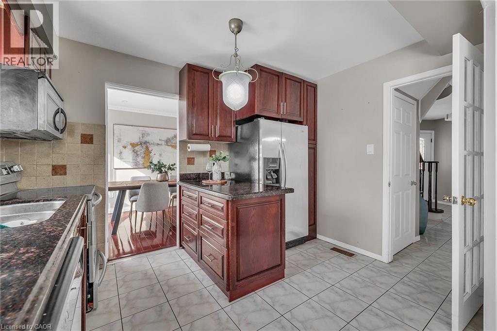 3390 Columbine Crescent, Mississauga, ON - Indoor Photo Showing Kitchen