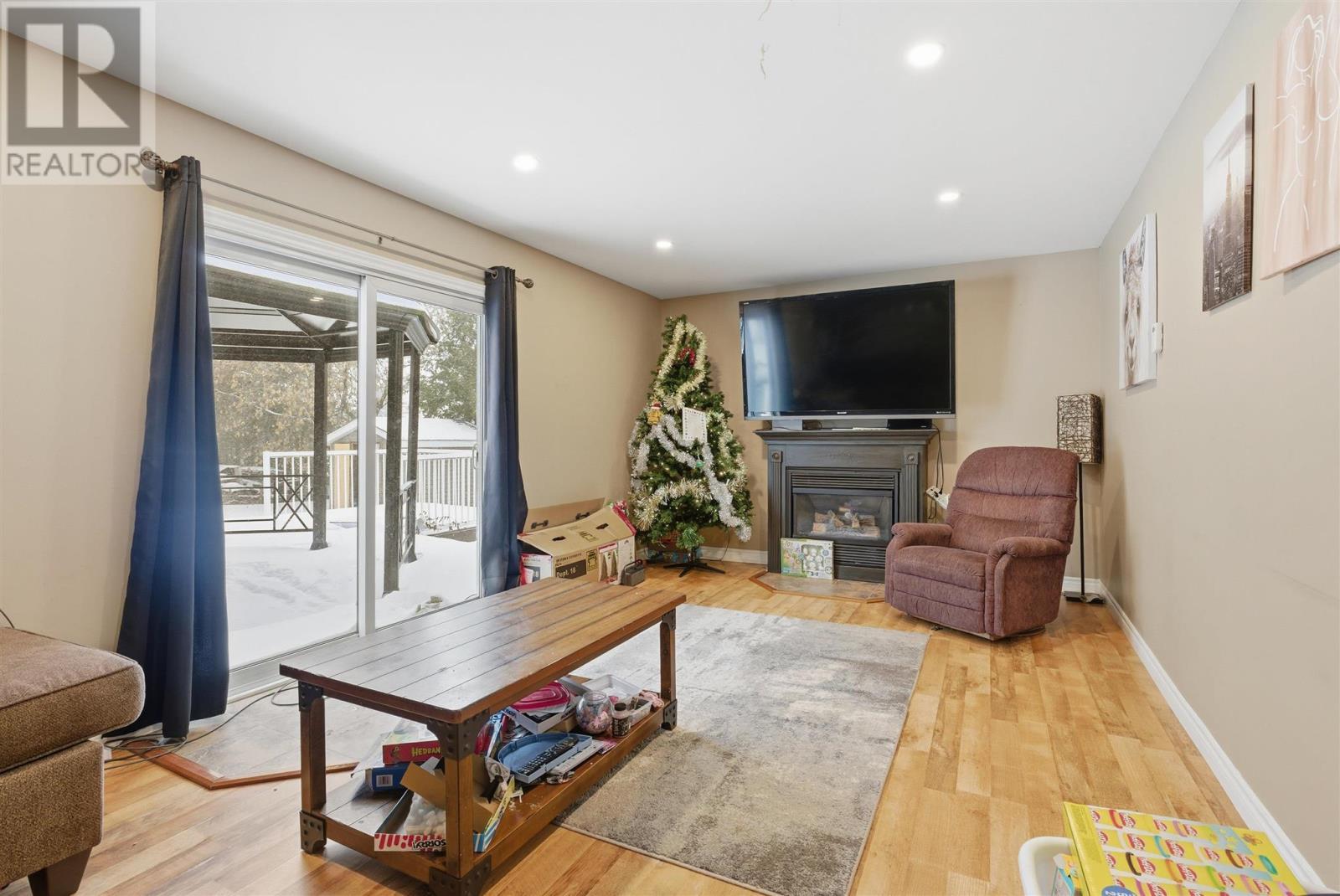 53 Huron Ave, Blind River, ON - Indoor Photo Showing Living Room With Fireplace