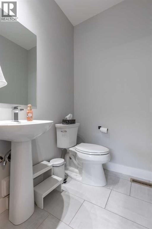 4889 7Th Street W, Claresholm, AB - Indoor Photo Showing Bathroom