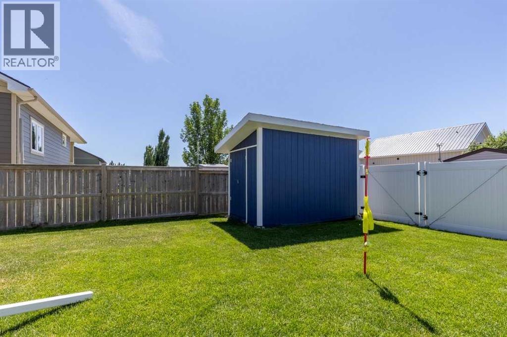 4889 7Th Street W, Claresholm, AB - Outdoor