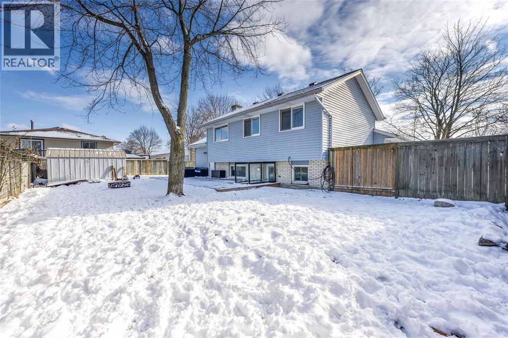 216 Blackthorn Crescent, St Clair, ON - Outdoor