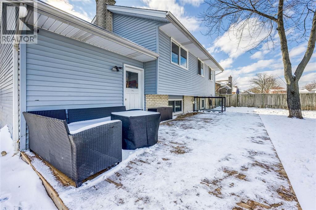 216 Blackthorn Crescent, St Clair, ON - Outdoor