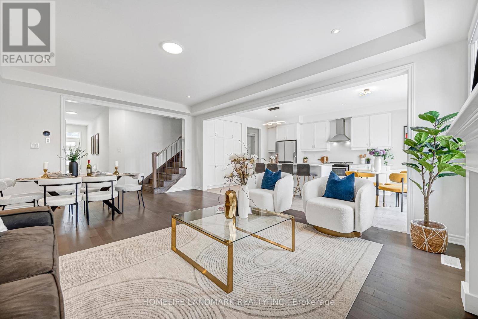 89 Barkerville Drive, Whitby, ON - Indoor Photo Showing Living Room