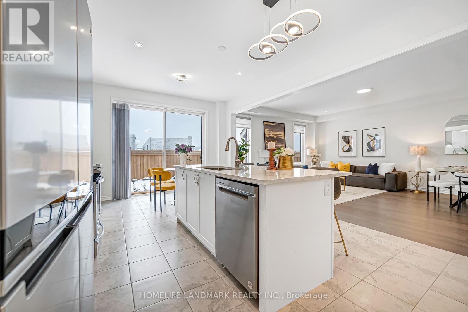 89 Barkerville Drive, Whitby, ON - Indoor Photo Showing Kitchen With Upgraded Kitchen