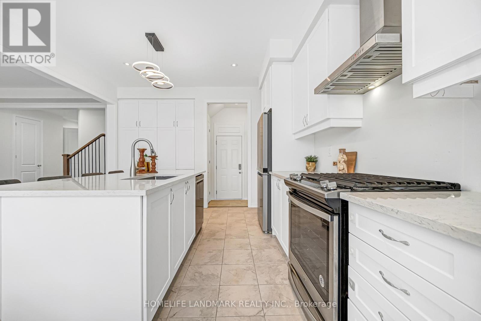 89 Barkerville Drive, Whitby, ON - Indoor Photo Showing Kitchen With Upgraded Kitchen