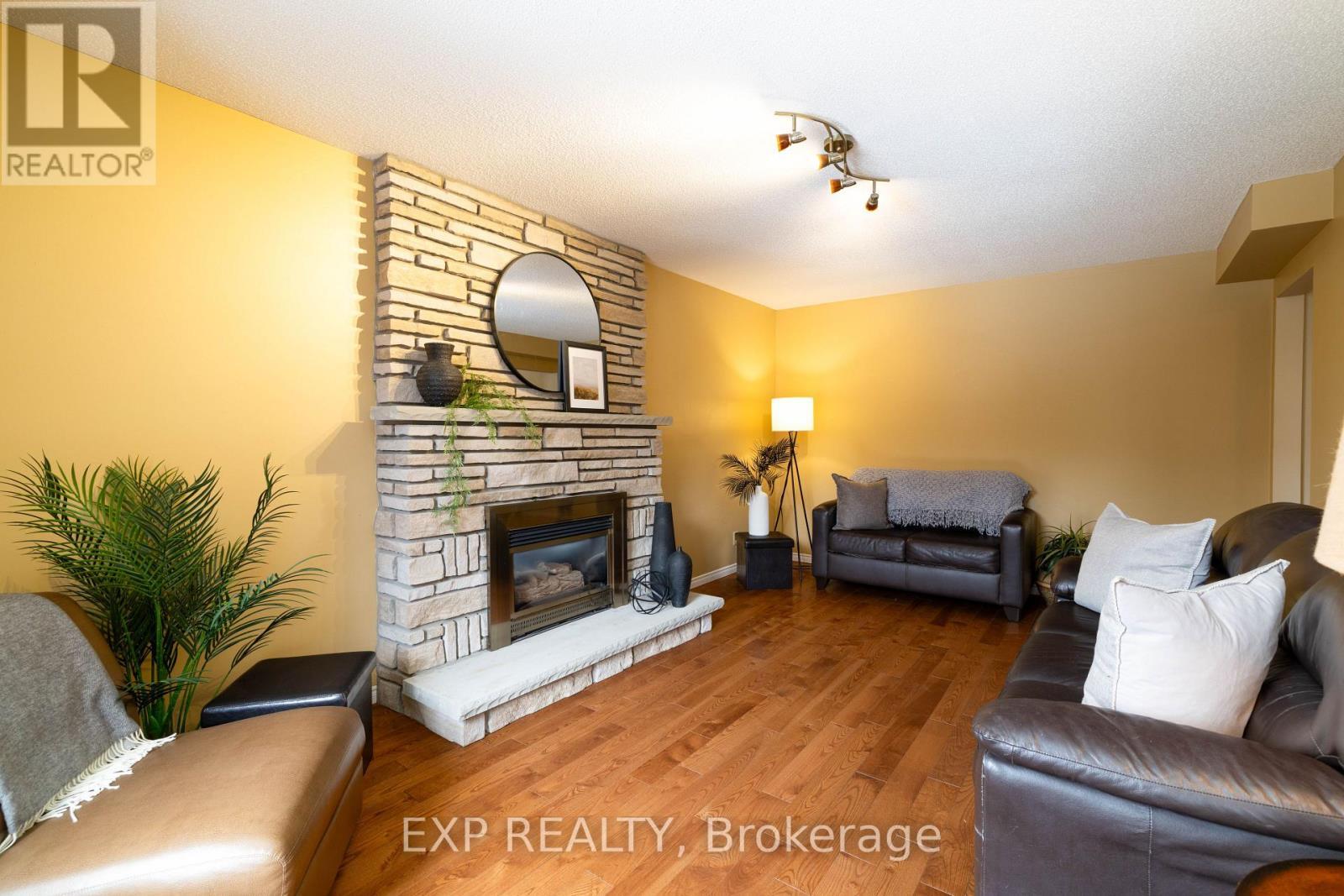 200 Biscayne Boulevard, Georgina, ON - Indoor Photo Showing Living Room With Fireplace