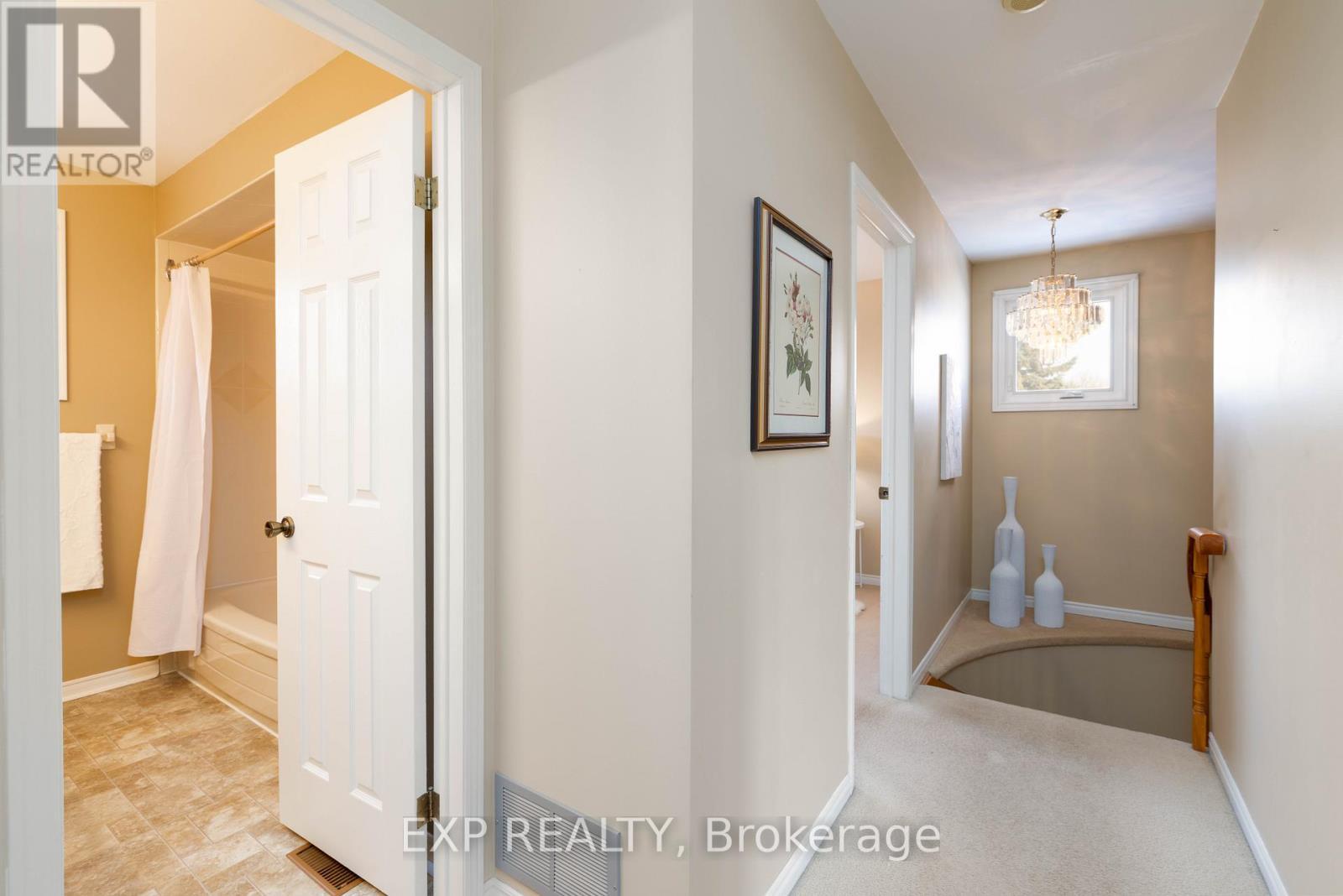 200 Biscayne Boulevard, Georgina, ON - Indoor Photo Showing Other Room