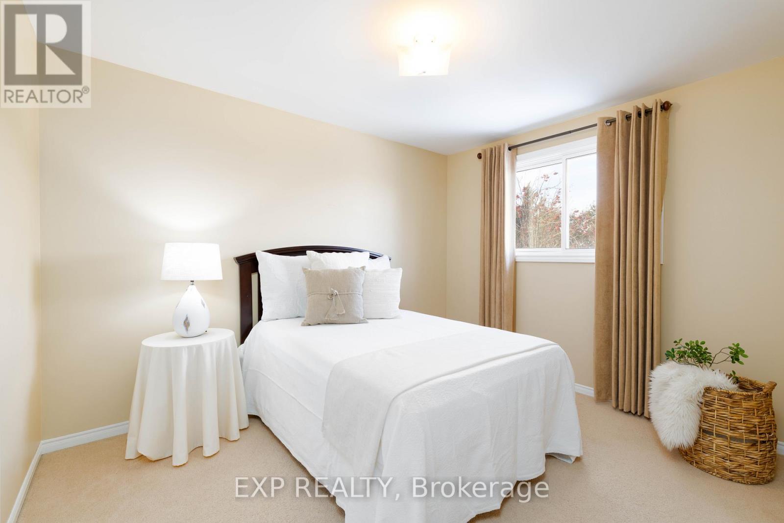 2n Bedroom - 200 Biscayne Boulevard, Georgina, ON - Indoor Photo Showing Bedroom