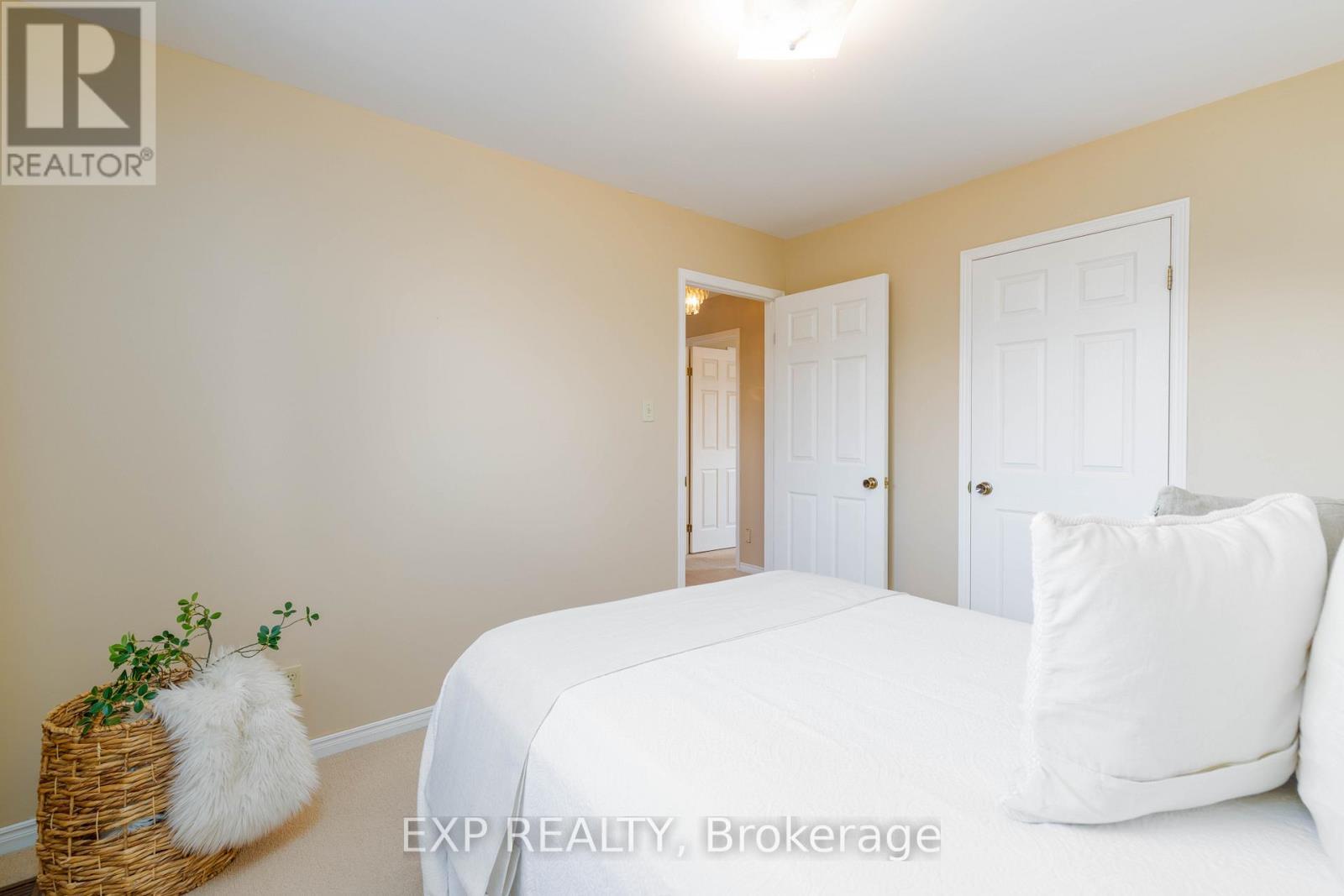 200 Biscayne Boulevard, Georgina, ON - Indoor Photo Showing Bedroom