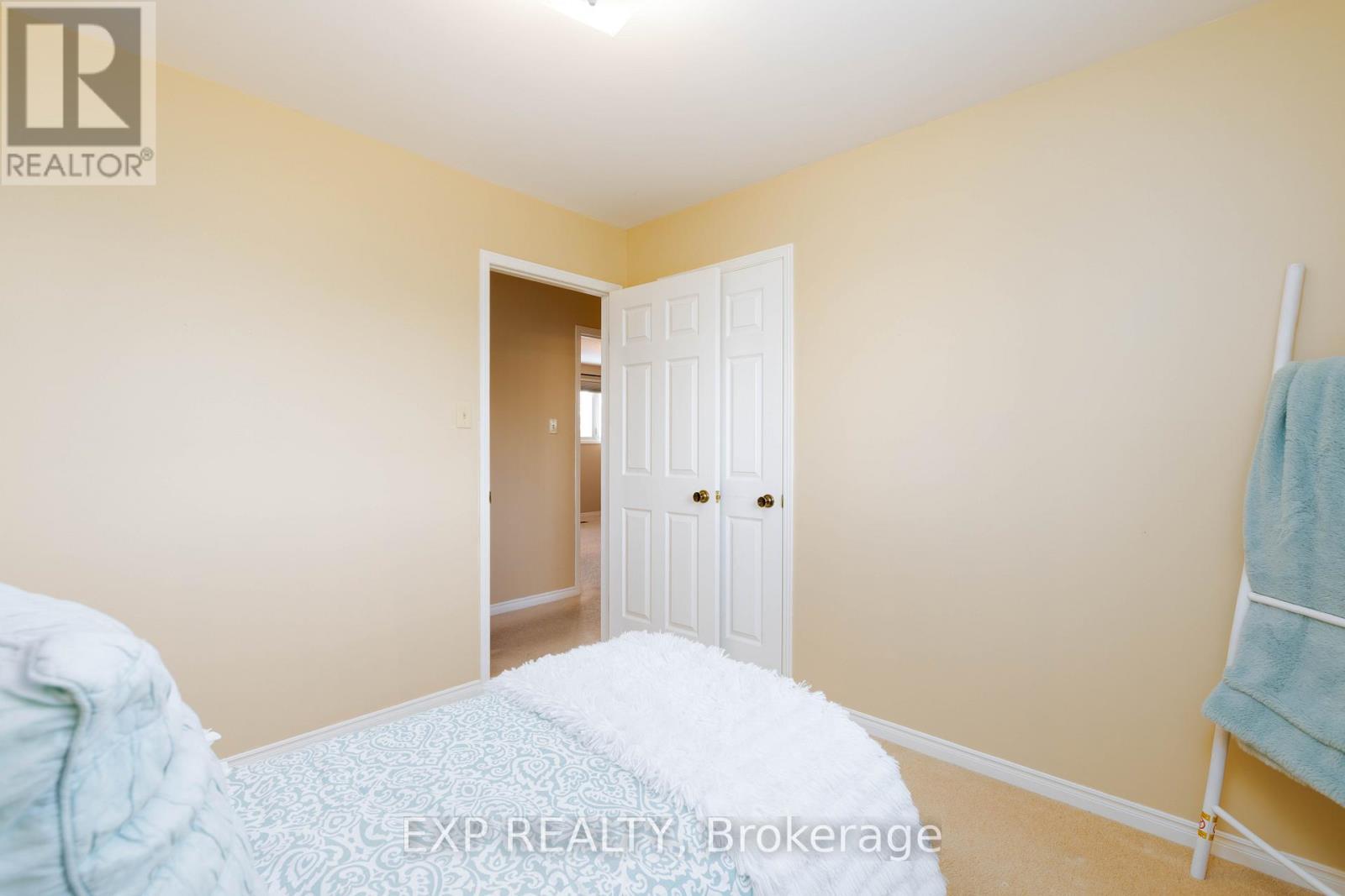 200 Biscayne Boulevard, Georgina, ON - Indoor Photo Showing Bedroom