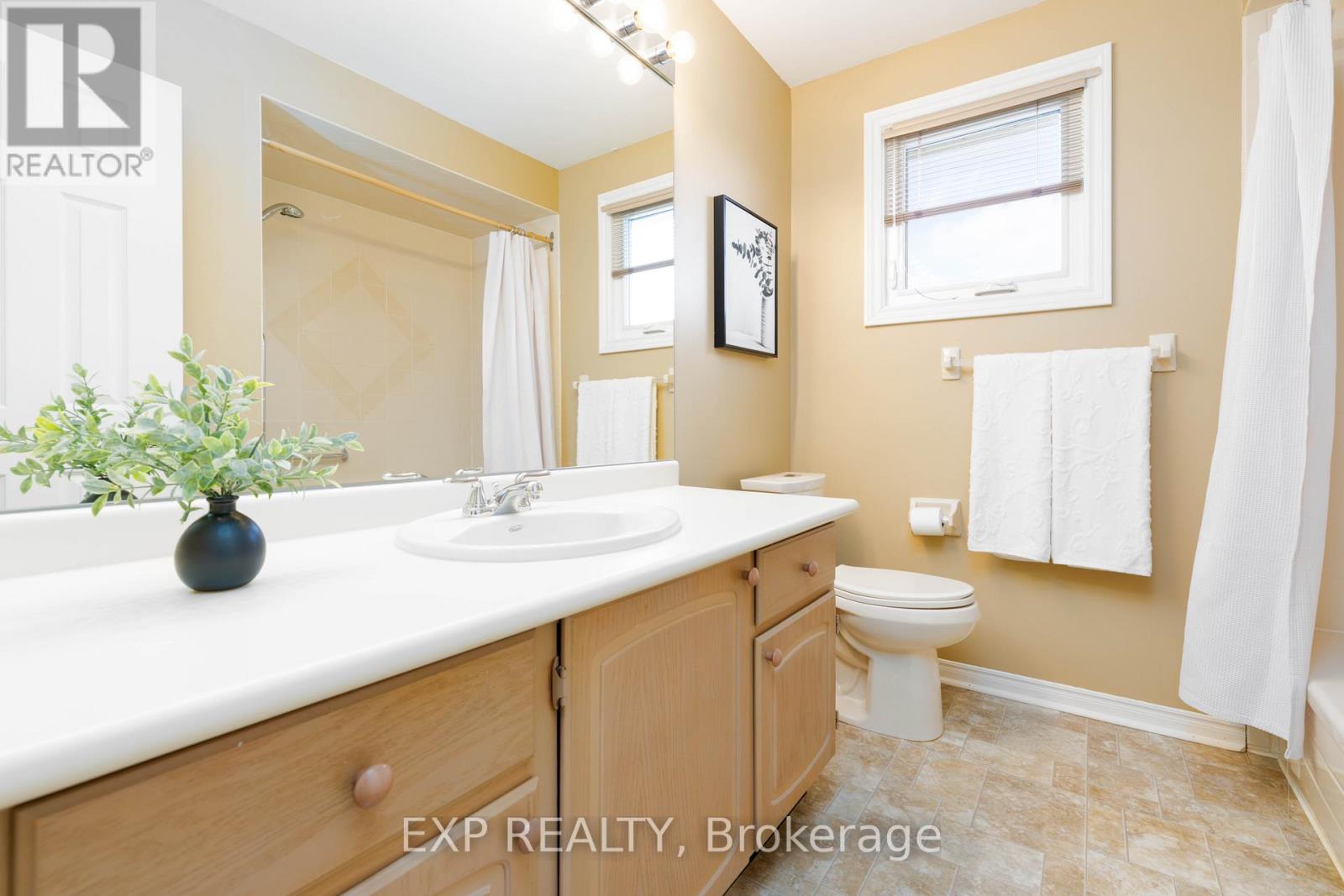 Full Bathroom - 200 Biscayne Boulevard, Georgina, ON - Indoor Photo Showing Bathroom