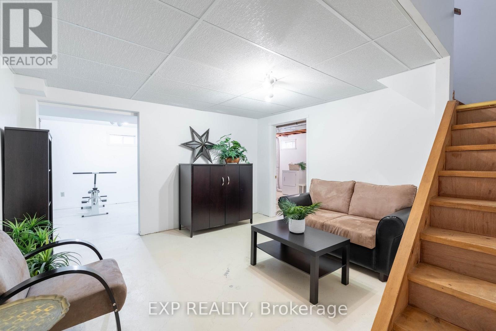 200 Biscayne Boulevard, Georgina, ON - Indoor