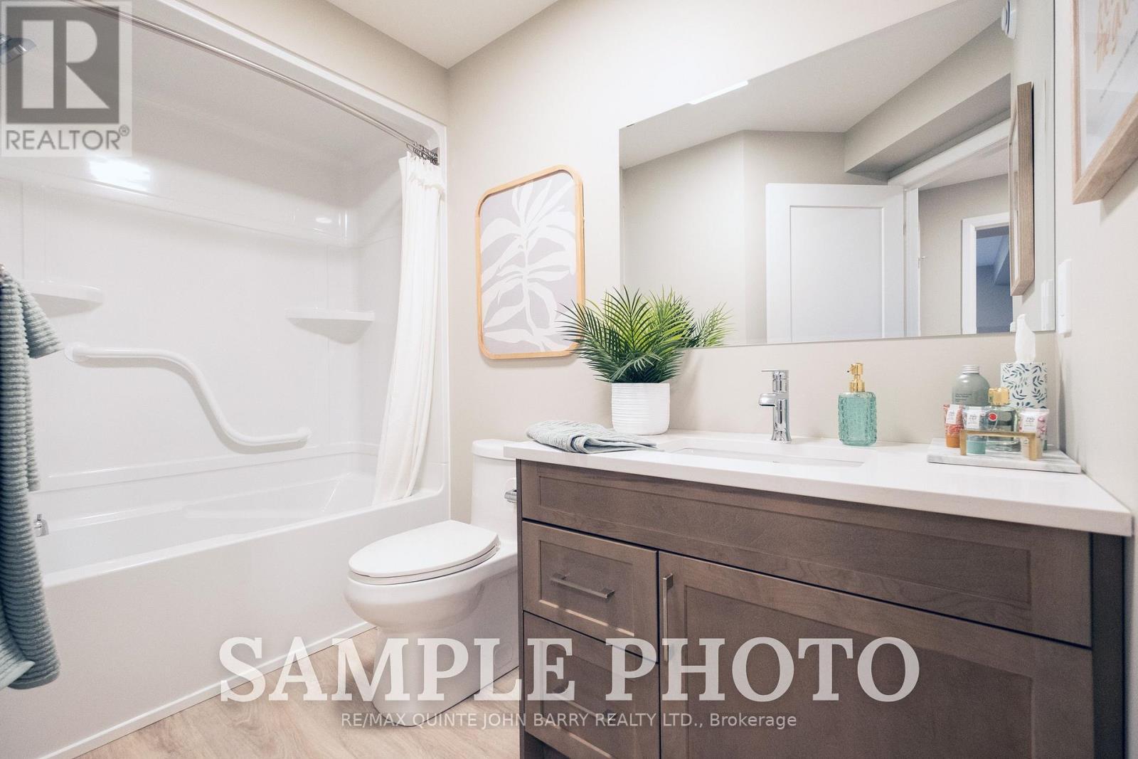 304-10 Hillside Meadow Drive, Quinte West (Murray Ward), ON - Indoor Photo Showing Bathroom