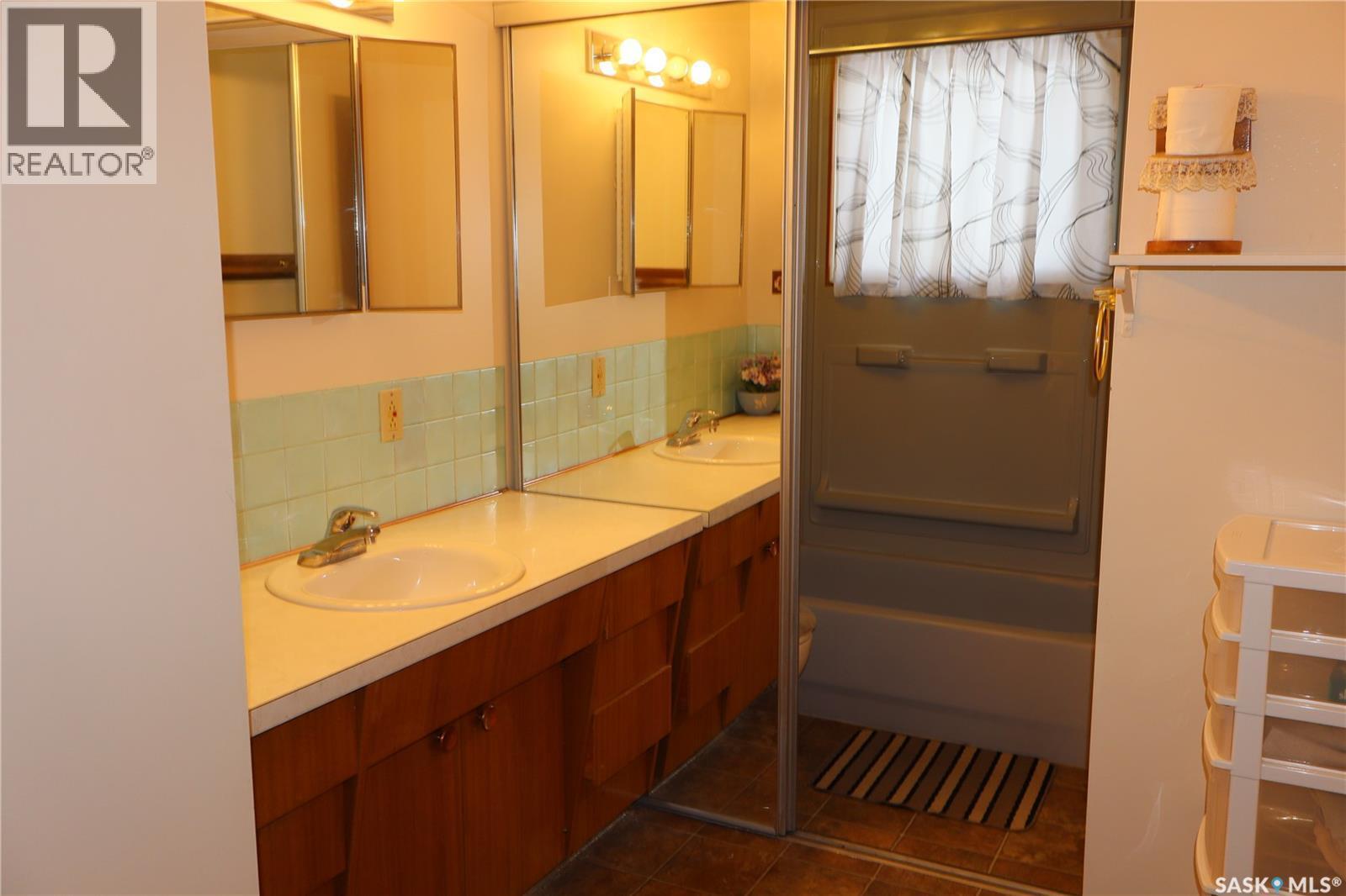 32 Kasper Crescent, Assiniboia, SK - Indoor Photo Showing Bathroom