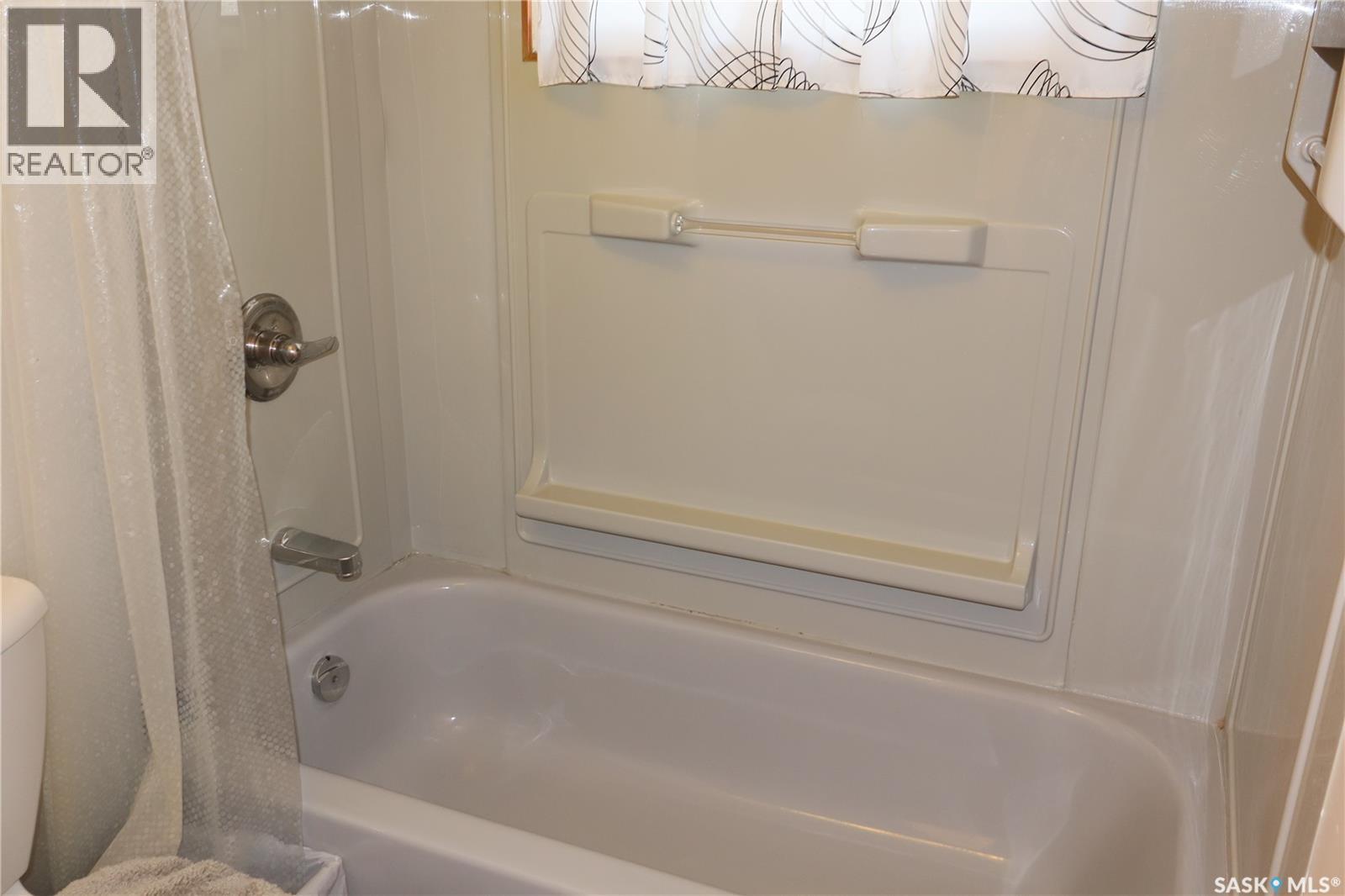 32 Kasper Crescent, Assiniboia, SK - Indoor Photo Showing Bathroom