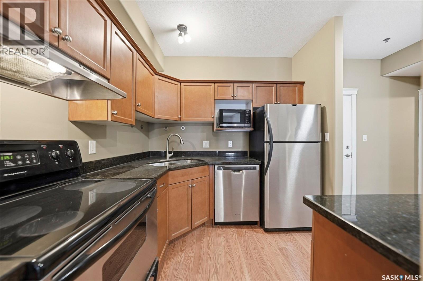 113 333 Nelson Road, Saskatoon, SK - Indoor Photo Showing Kitchen With Double Sink
