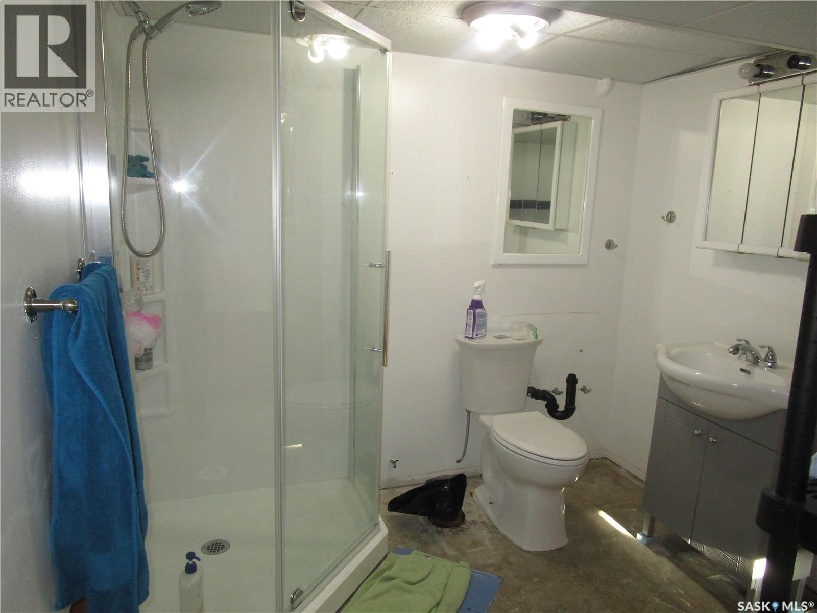 250 1St Avenue W, Bengough, SK - Indoor Photo Showing Bathroom