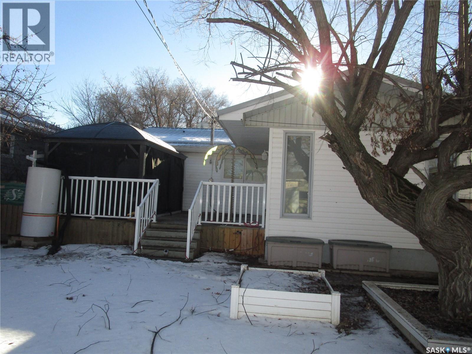 250 1St Avenue W, Bengough, SK - Outdoor