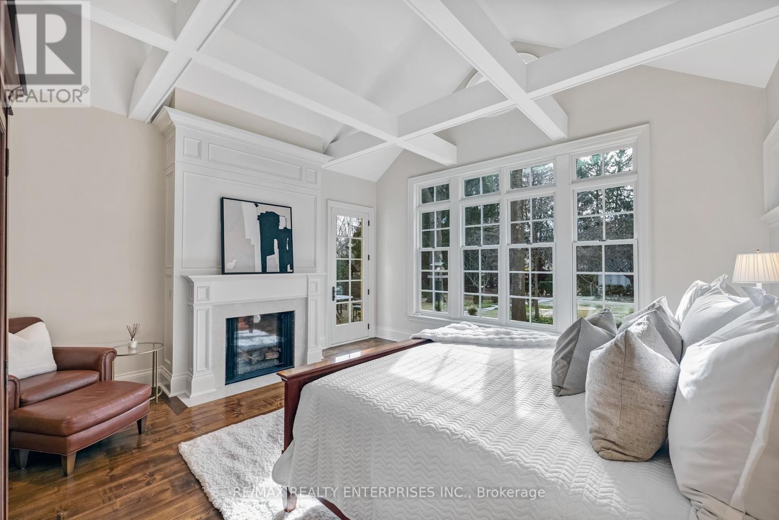 190 Donnelly Drive, Mississauga, ON - Indoor With Fireplace