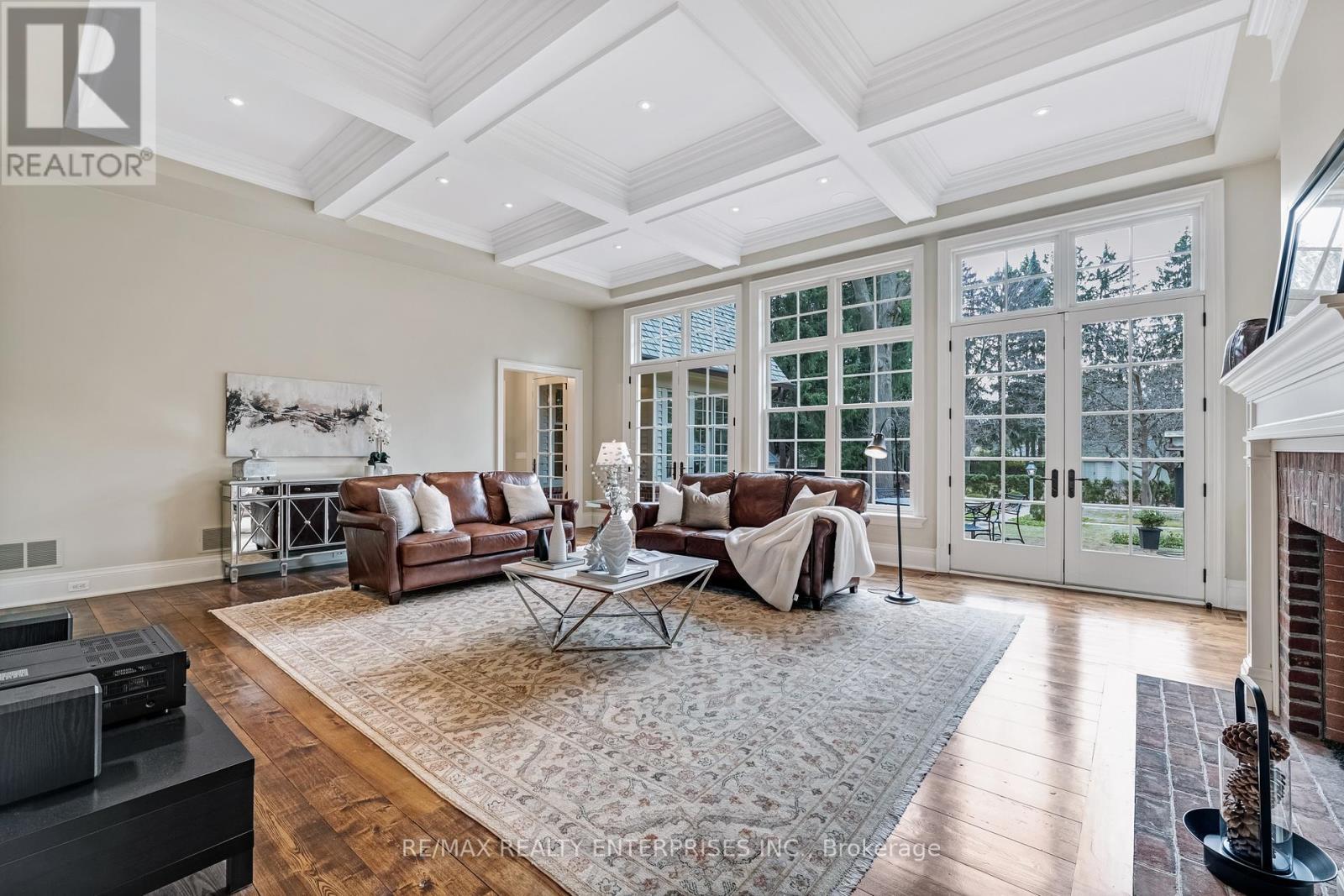 190 Donnelly Drive, Mississauga, ON - Indoor Photo Showing Living Room With Fireplace