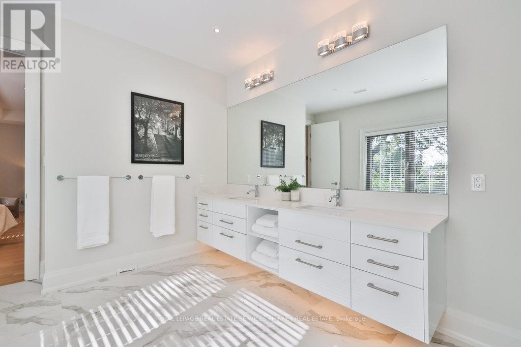 1456 Applewood Road, Mississauga, ON - Indoor Photo Showing Bathroom