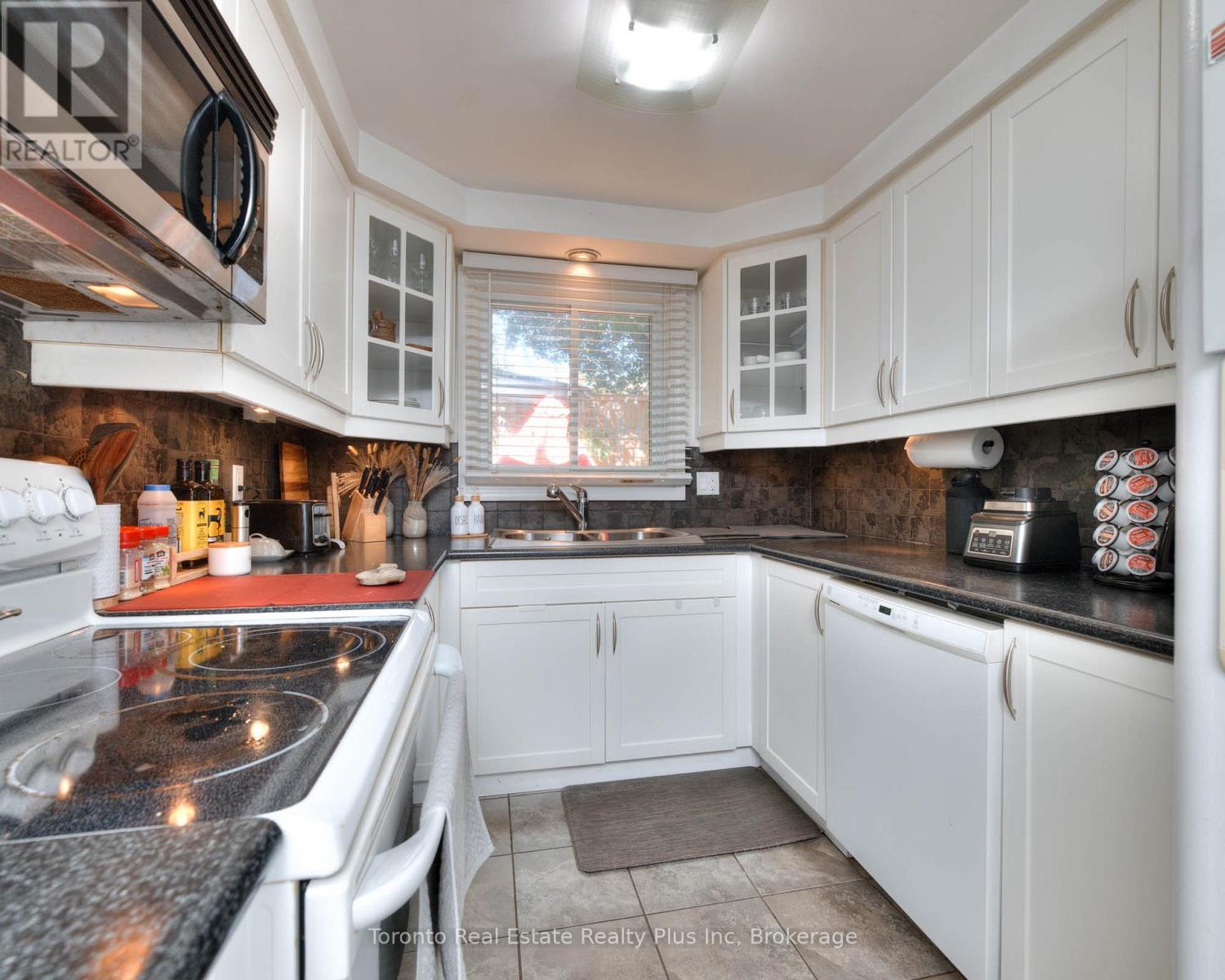 62 Greendale Crescent, Kitchener, ON - Indoor Photo Showing Kitchen With Double Sink