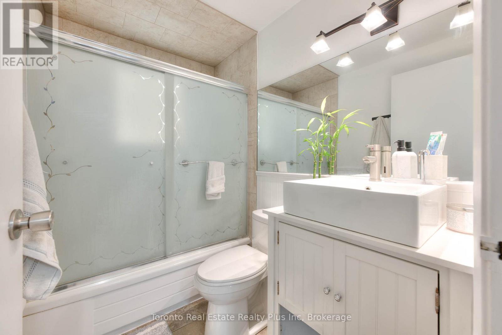 62 Greendale Crescent, Kitchener, ON - Indoor Photo Showing Bathroom
